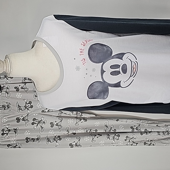 Disney 'Tis The Season' Mickey Mouse Pajama Lounging Set - Picture 9 of 11
